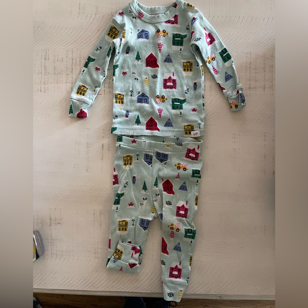 GAP Kids‎ Pajama Set Size 6-13 months organize cotton Holiday Winter Print